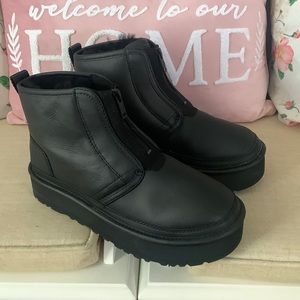 Ugg women Platform Zip